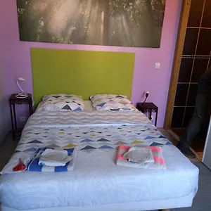 https://petit-studio-parmi-les-pins-et-les-cypres.fr-provencehotel.com